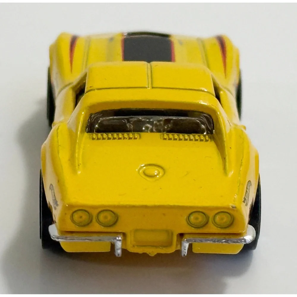 Hot‎ Wheels 1969 Corvette Stingray 1/64 Yellow Black Red Racing Stripes 2005